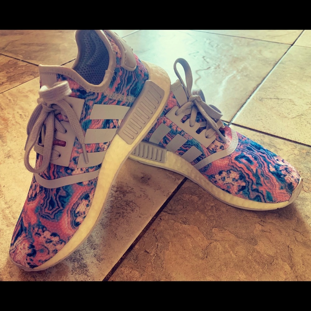 Adidas NMD-R1 Rare! Women’s 7.5.